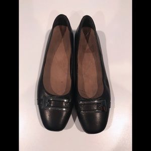 Clarks Artisan Flats Size 9.5